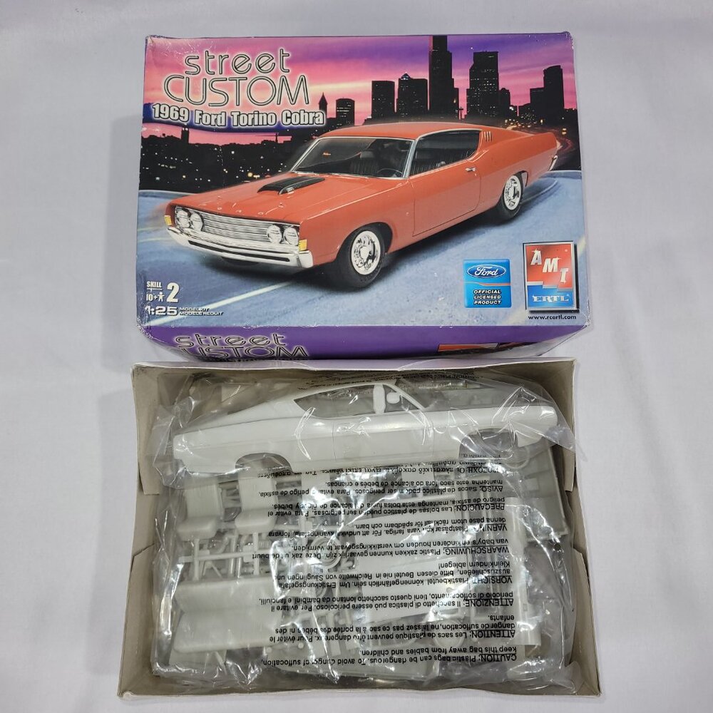 1969 Ford Torino Cobra Street Custom 1/25 Model Kit by AMT ERTL